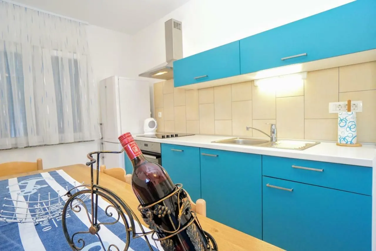 Apartment Nino Savudrija Basanija