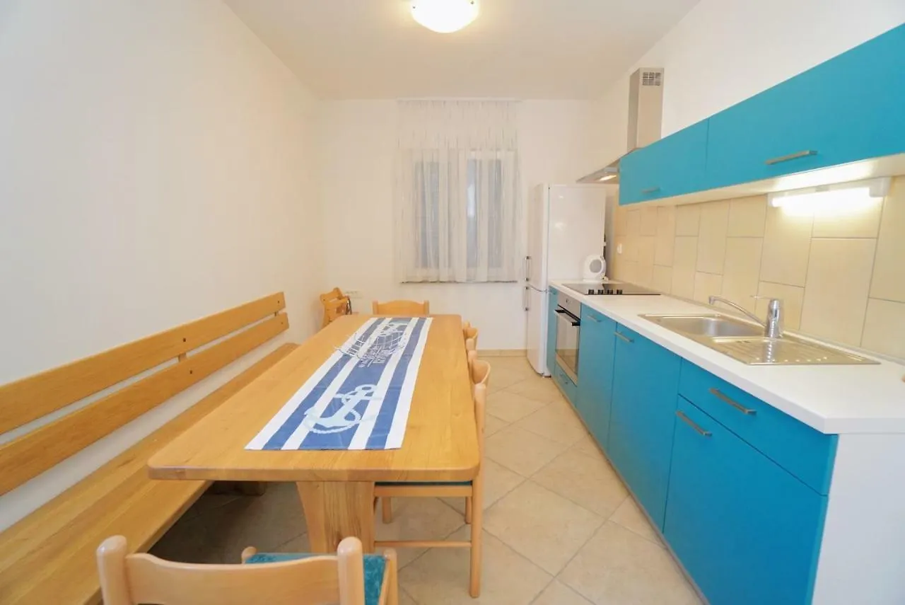 Apartment Nino Savudrija Basanija